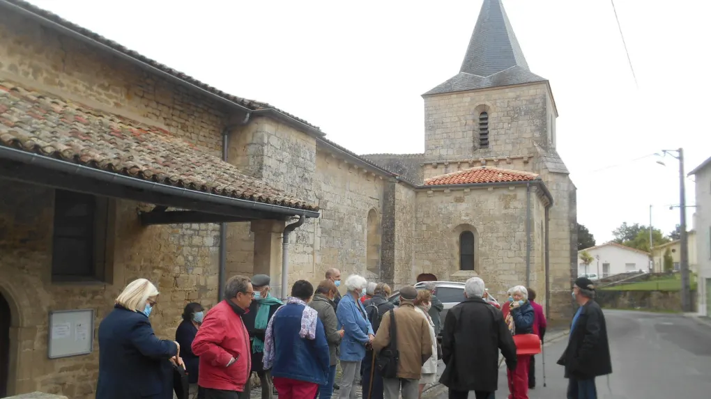Visite du bourg de Sainte-Néomaye commentée par Jocelyne Germanaz et Guy Poupin. © Photo NR SHSDS : Visite du bourg de Sainte-Néomaye commentée par Jocelyne Germanaz et Guy Poupin. © Photo NR